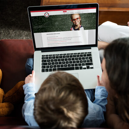 Desktop- und Mobile-Darstellung der Website des iför Instituts