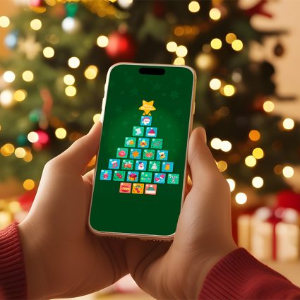 Digitales Weihnachtsgewinnspiel auf einem Smartphone mit Geschenken, Sternen und interaktivem Adventskalender im Hintergrund